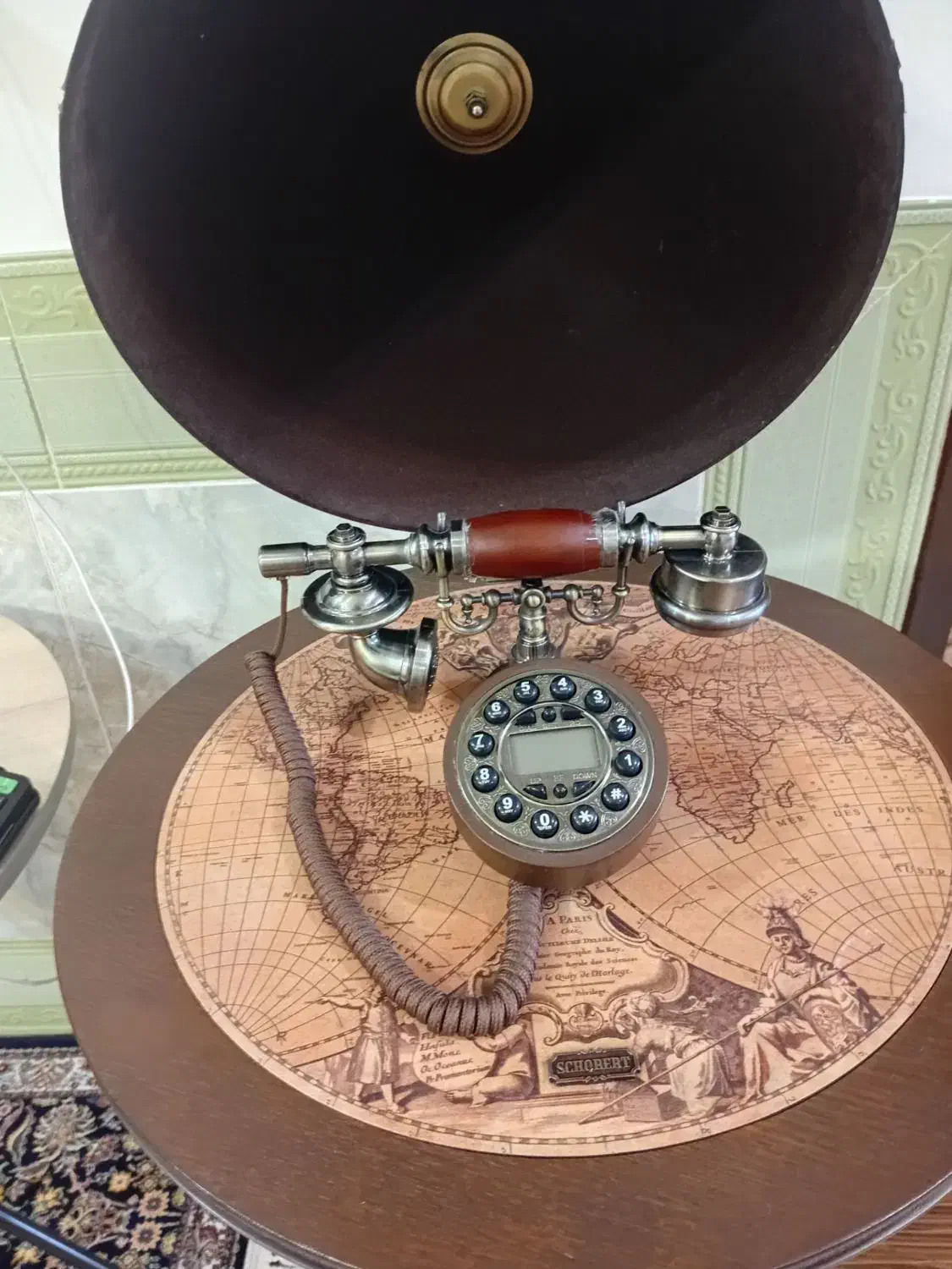 تلفن بسبک کره جغرافیایی|میز تلفن|شهرکرد, |دیوار