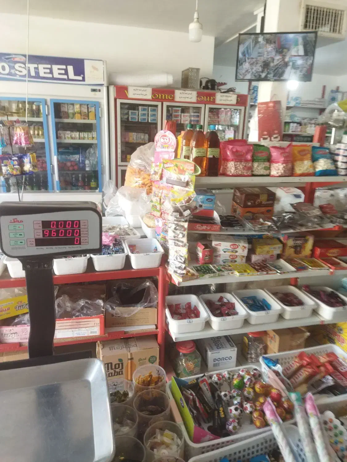 فروشنده وکمکی خانم شیفت صبح|استخدام خدمات فروشگاه و رستوران|سبزوار, شرق کال عیدگاه|دیوار