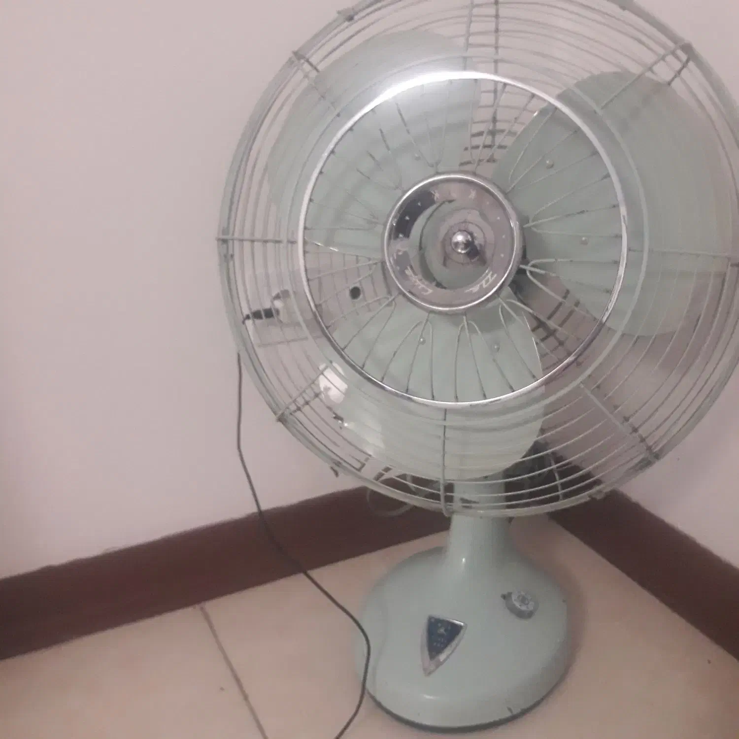 پنکه سنگین و بکر قدیمی|پنکه و تصفیهکنندهٔ هوا|همدان, |دیوار