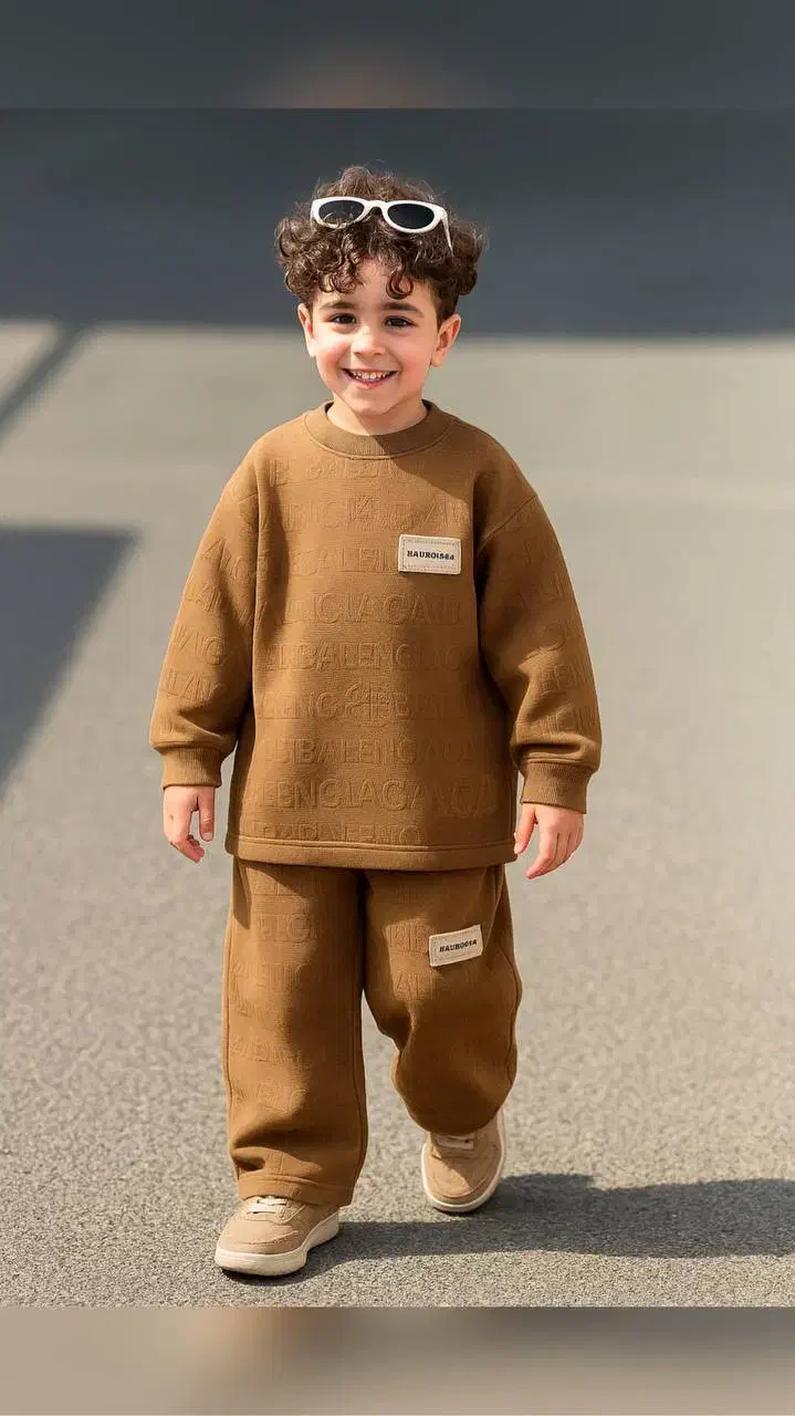 لباس ها بچگانه ست|لباس|اسیر, |دیوار