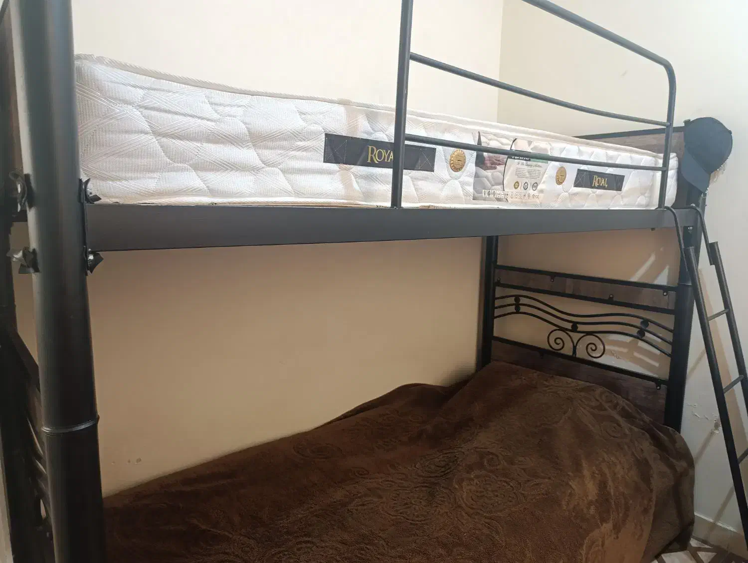 تخت دو طبقه فلزی در حد نو|تخت و سرویس خواب|ساوه, |دیوار