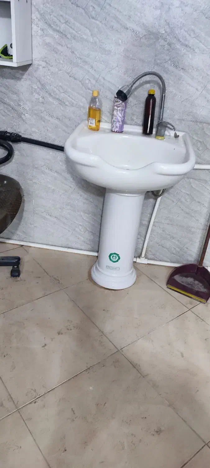 لوازم آرایشگاه زنانه|آرایشگاه و سالن‌های زیبایی|سورک, |دیوار