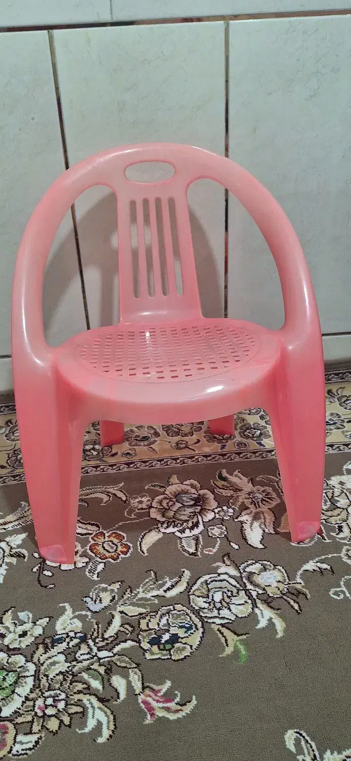 صندلی کودک.|تخت و صندلی بچه|خمینی‌شهر, |دیوار