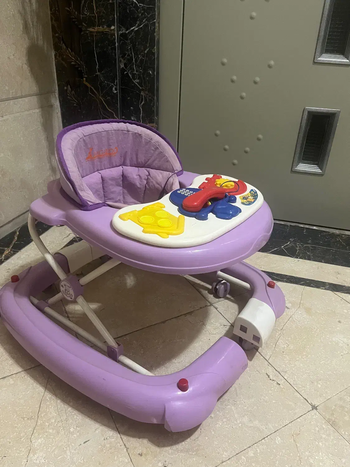 لوازم کودک|کالسکه و لوازم جانبی|گنبد کاووس, |دیوار