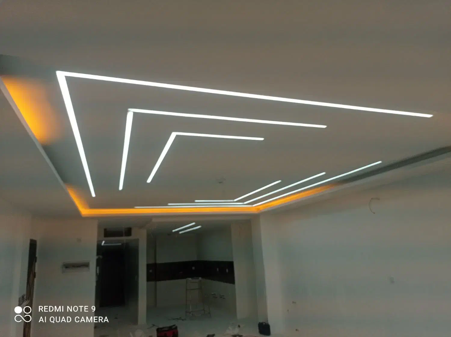 برقکار صنعتی ساختمان|خدمات پیشه و مهارت|صدرا-فارس, فاز ۱|دیوار