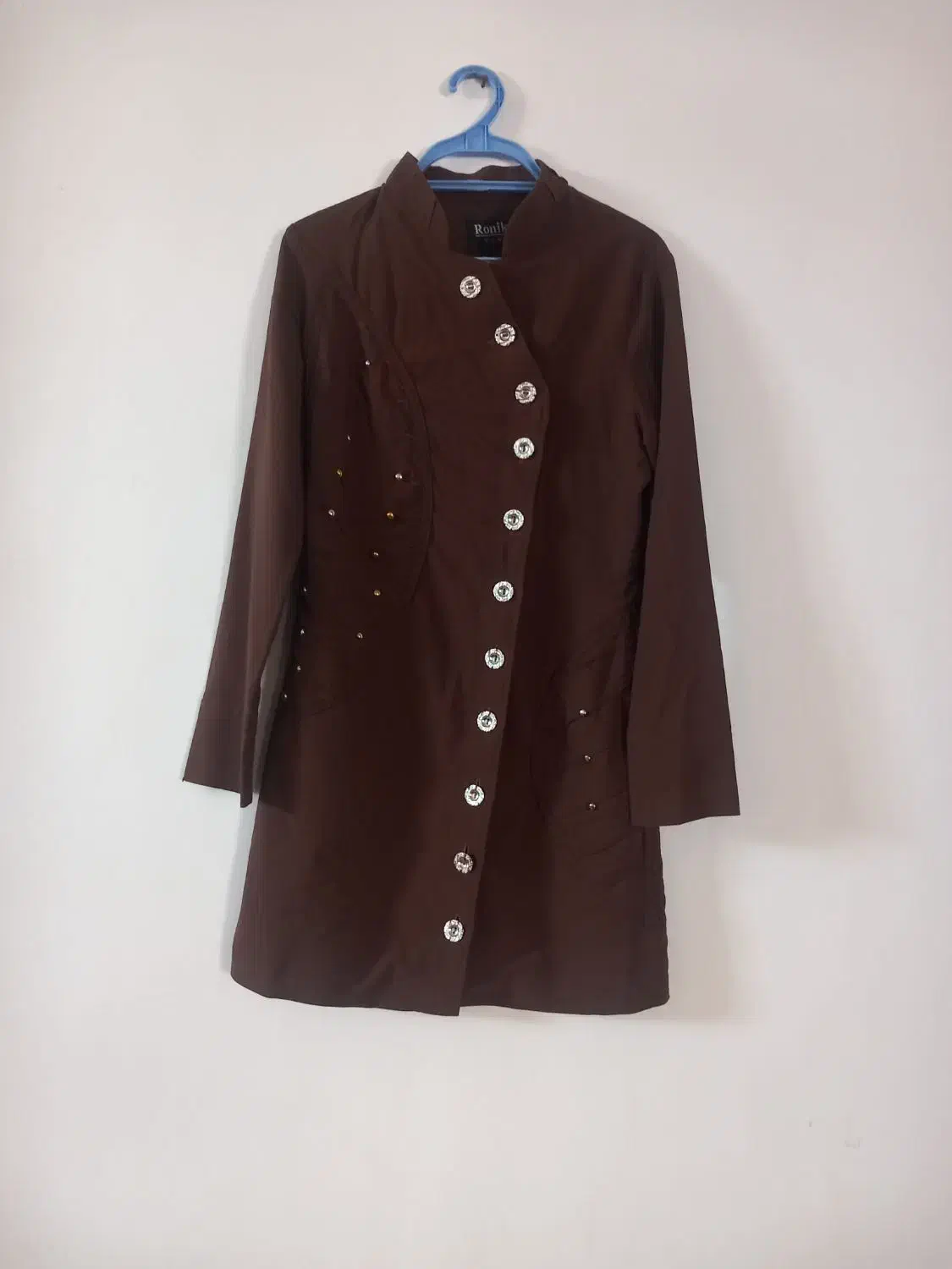 چهار عدد لباس|لباس|کبودرآهنگ, |دیوار