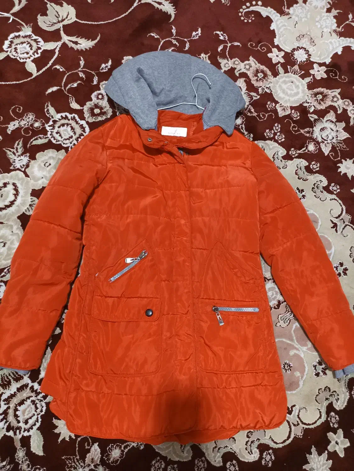 کابشن|لباس|بومهن, |دیوار