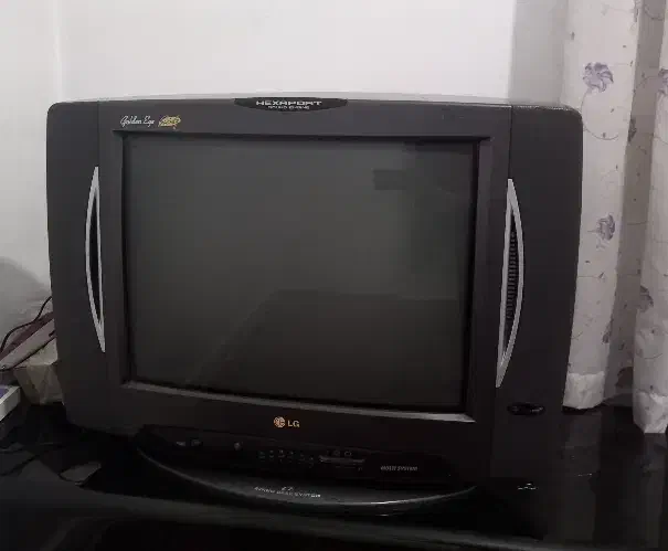 تلویزیون همراه با میز به فروش میرسد |تلویزیون و پروژکتور|محمدیه-قزوین, |دیوار