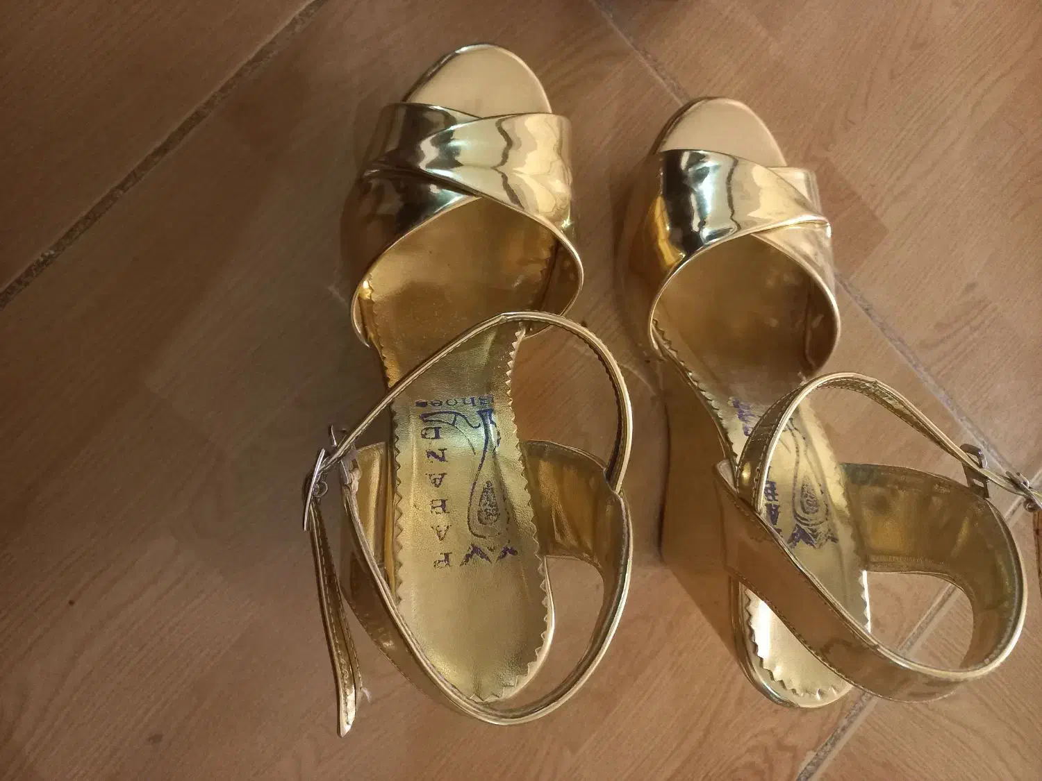 کفش مجلسی|کیف، کفش، کمربند|محلات, |دیوار