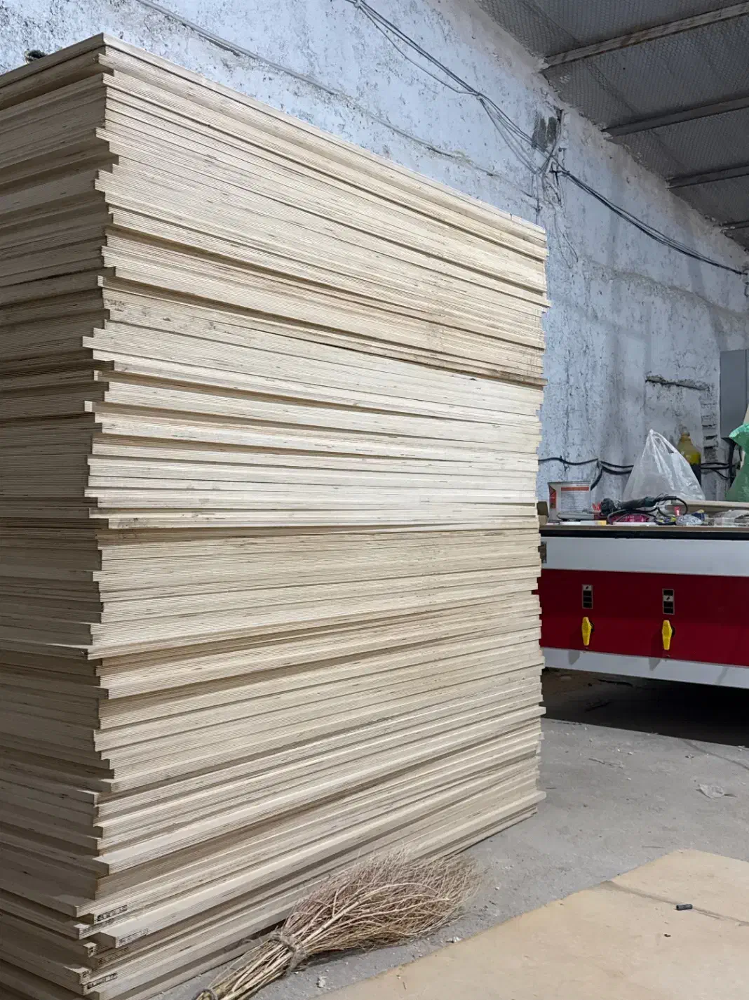 ۳ نیروی خانم جهت پرداخت کاری چوب|استخدام صنعتی، فنی، مهندسی|اسفراین, |دیوار