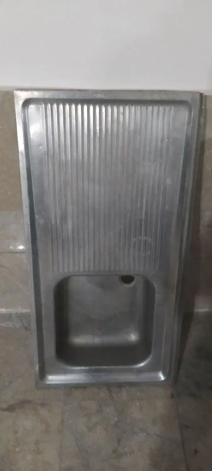 یک عدد سنگ|آب‌چکان و نظم‌دهنده ظروف|سبزوار, قصبه شرقی|دیوار