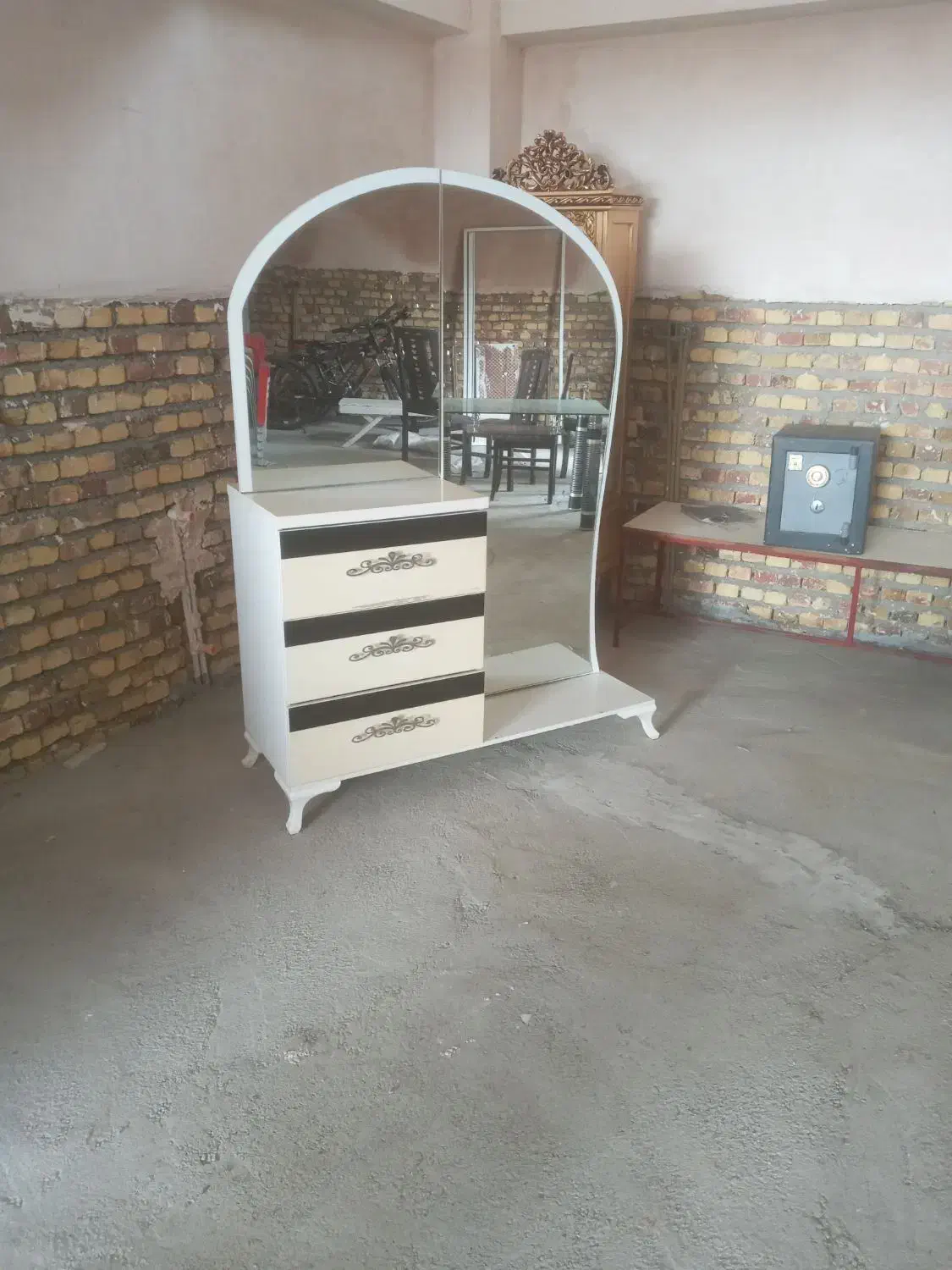 میز آرایش|جاکفشی، کمد، دراور|ارومیه, |دیوار