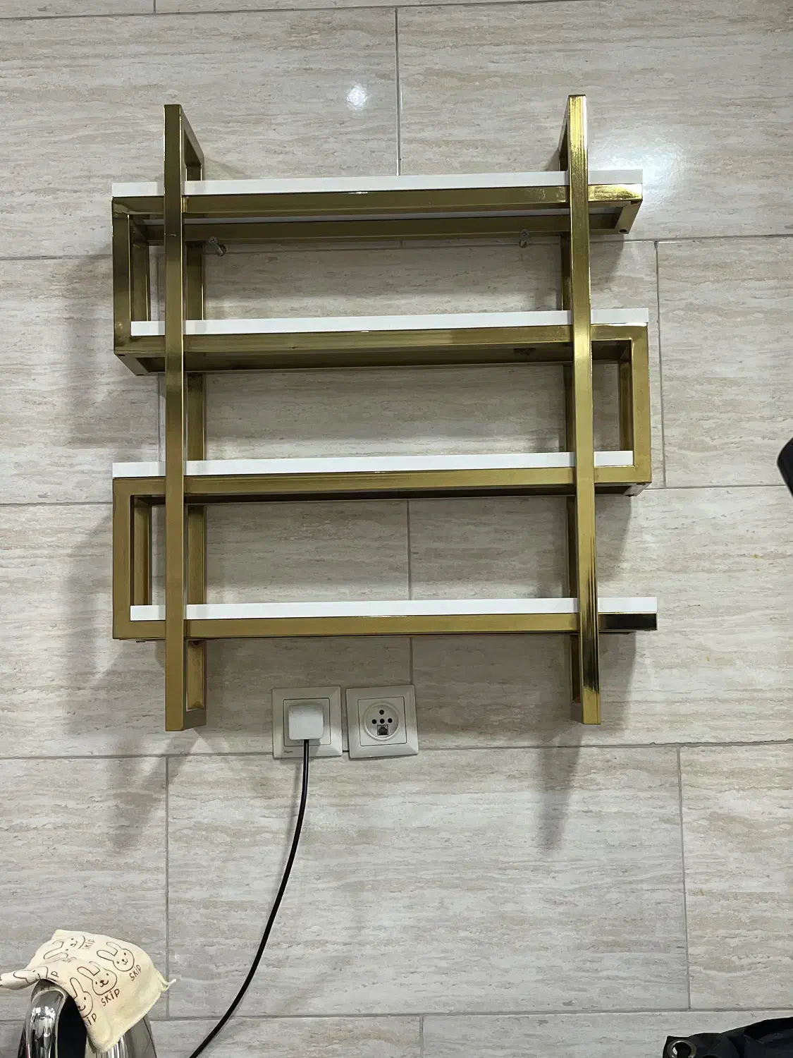 استند لاک ژل|آرایشگاه و سالن‌های زیبایی|رشت, دیلمان|دیوار