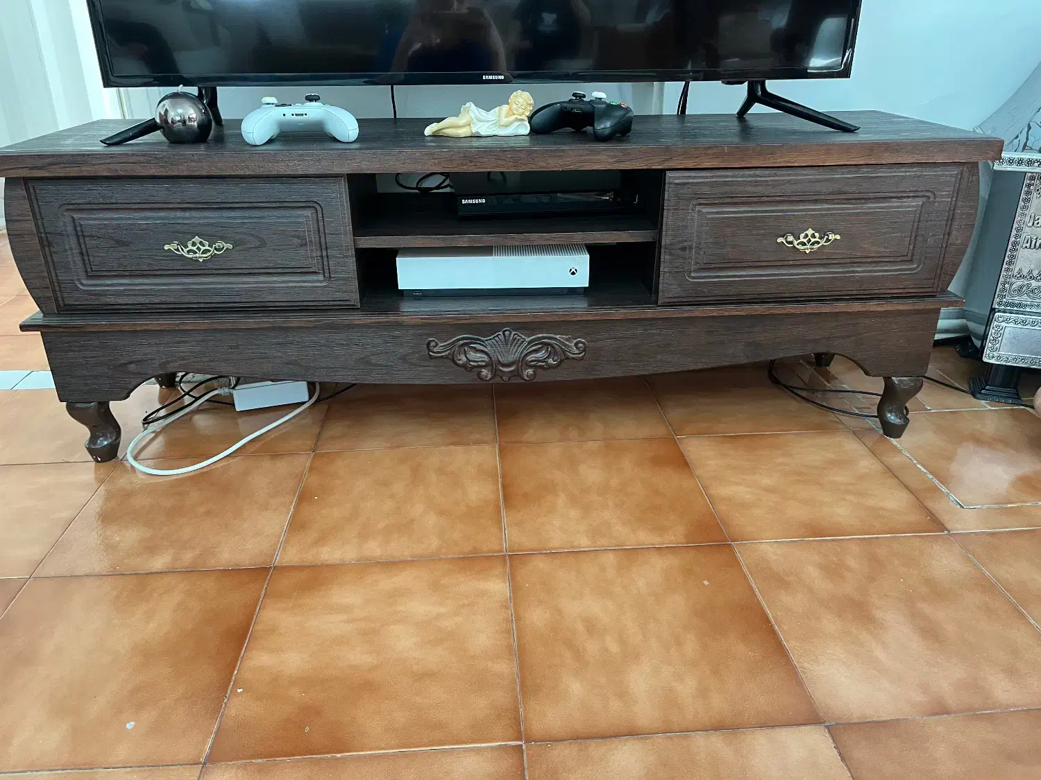 میزتلویزیون در حد نو خیلی تمیز|میز تلویزیون|تهران, صادقیه|دیوار