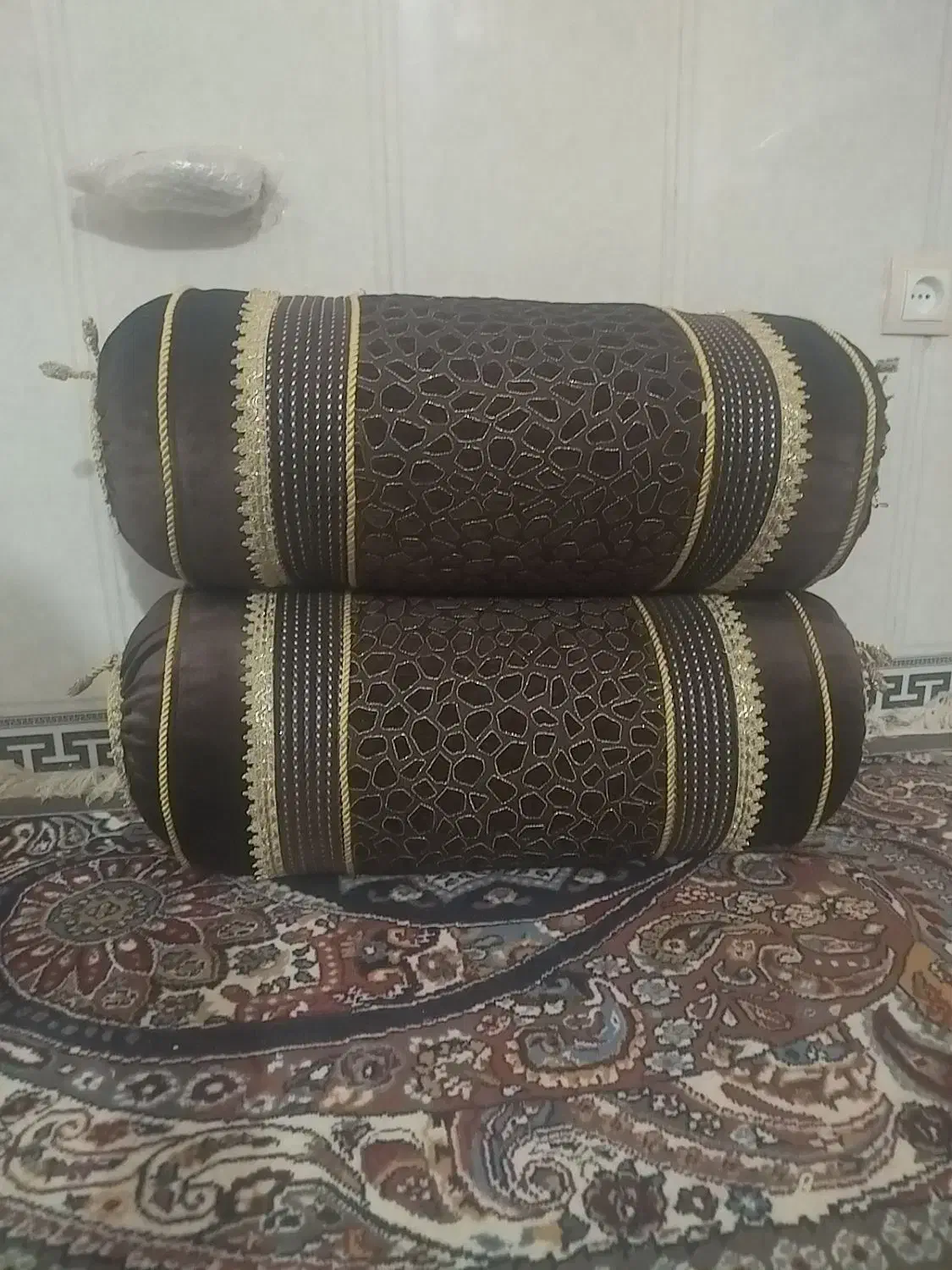 رو بالشت|رختخواب، بالش، پتو|یاسوج, |دیوار