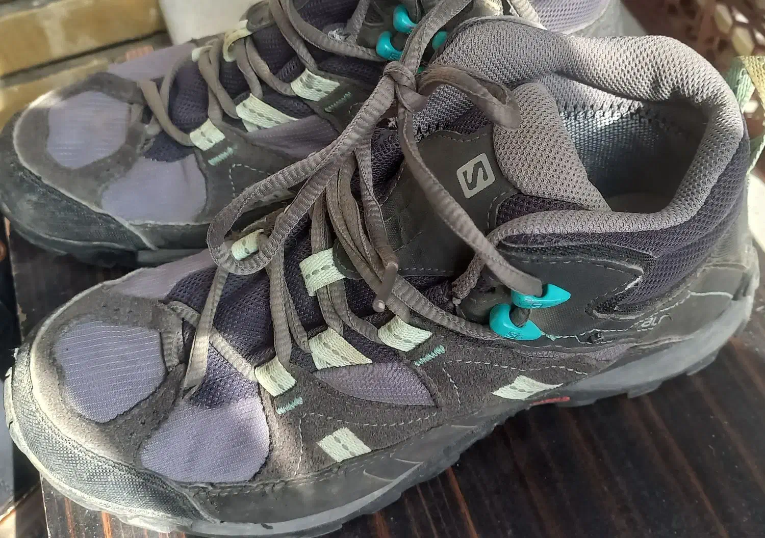 کفش کوهنوردی|کیف، کفش، کمربند|اندیشه, اندیشه فاز ۳|دیوار