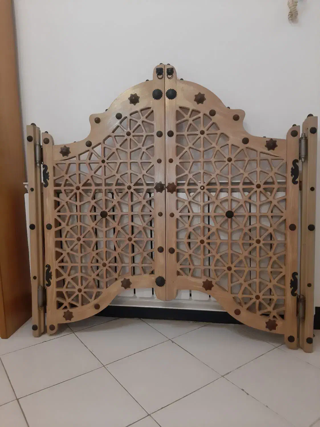 درب چوبی گره چینی کابوی/گل میخ کاری شده+ لولا|صنایع دستی و سایر لوازم تزئینی|سلمان‌شهر, |دیوار