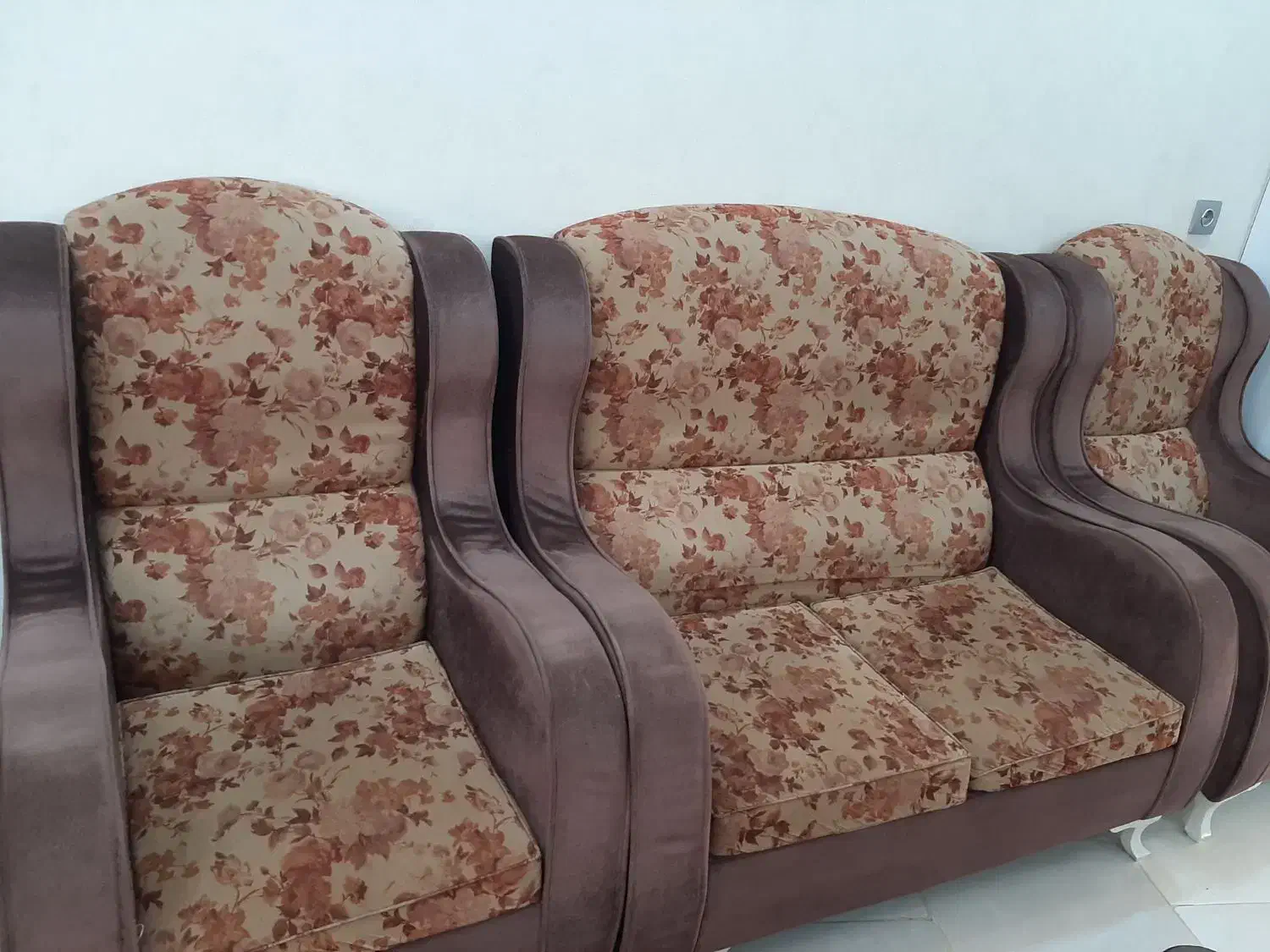 مبل راحتی ۷ نفره به همراه جلو مبلی|مبلمان خانگی و میز عسلی|آستانه اشرفیه, |دیوار