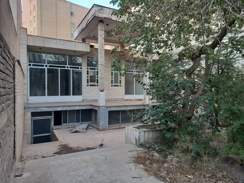 کلنگی شمالی ۳۷۰ متر با پروانه ۴ طبقه روی پیلوت|فروش زمین و ملک کلنگی|قم, شهید رجایی|دیوار