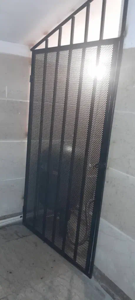 جوشکاری و درب و پنچره upvc|خدمات پیشه و مهارت|باقرشهر, |دیوار