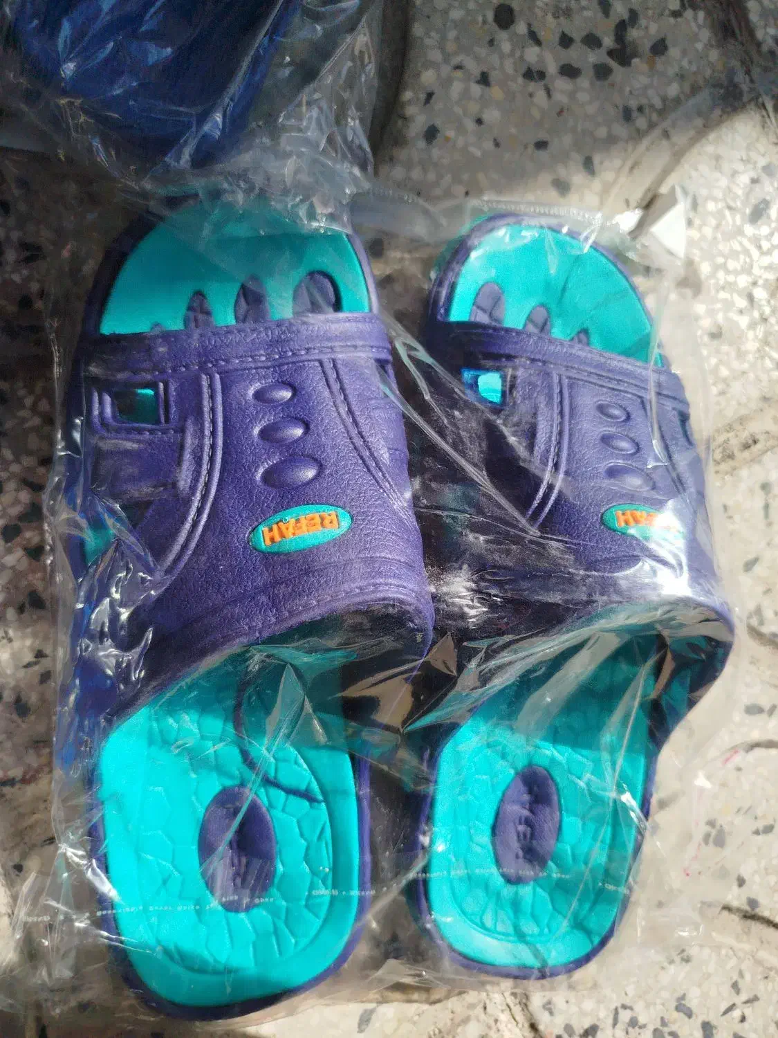 حراج دمپایی فقط بخاطر جمع کردن مغازه|کیف، کفش، کمربند|یاسوج, |دیوار