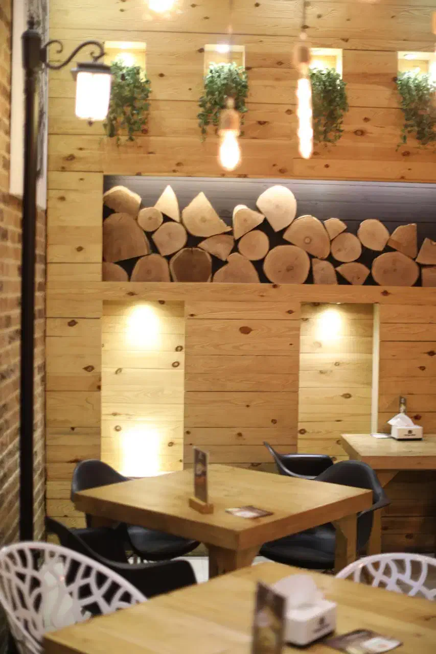 استخدام کارگر ساده و پیک موتوری در رستوران معتبر|استخدام خدمات فروشگاه و رستوران|تهران, امانیه|دیوار