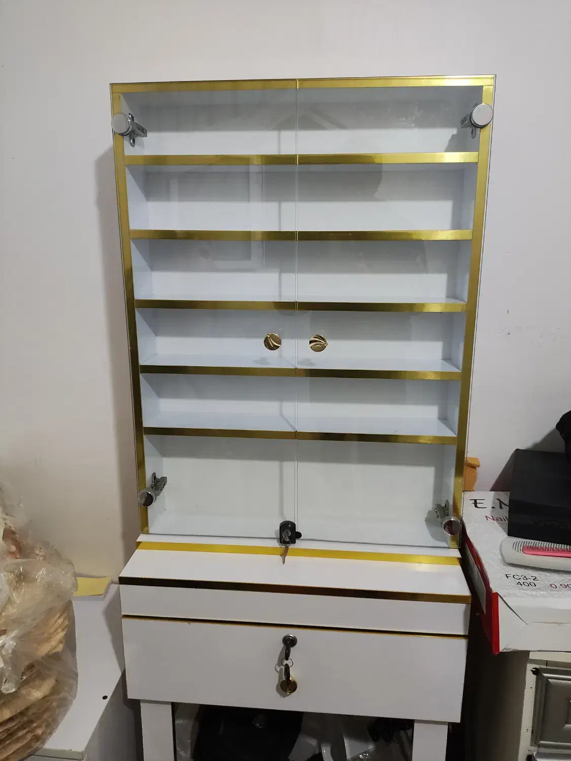 کمد ناخن کاری|آرایشگاه و سالن‌های زیبایی|سلماس, |دیوار