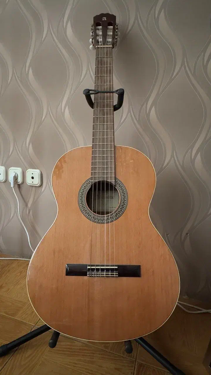 گیتار کلاسیک الحمرا 2C|گیتار، بیس، امپلیفایر|ری, حمزهآباد|دیوار