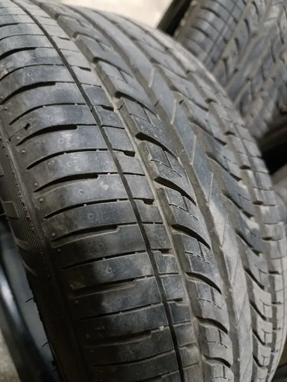 لاستیک 205|قطعات یدکی و لوازم جانبی|فولادشهر, فولادشهر|دیوار