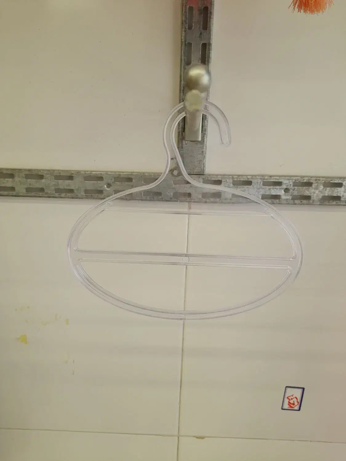 آویز روسری و رگال ساچمه ای|بندرخت و رخت‌آویز|اصفهان, خواجه عمید|دیوار