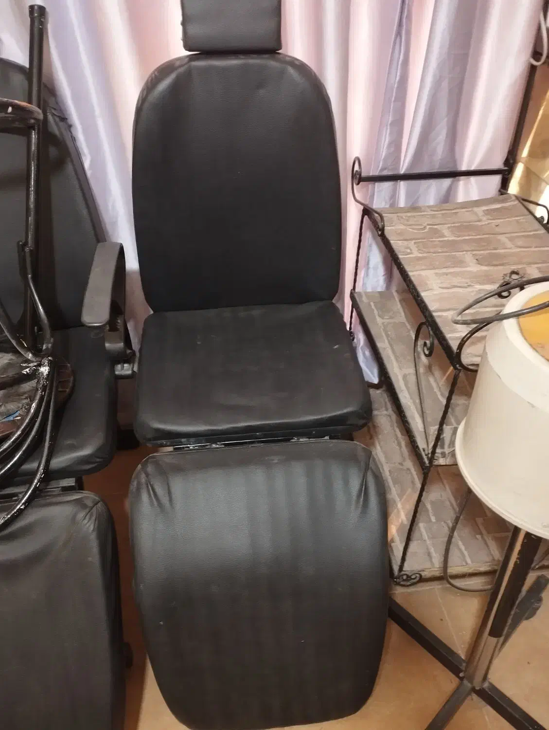 صندلی آرایشگاه|آرایشگاه و سالنهای زیبایی|اندیشه, اندیشه فاز ۳|دیوار