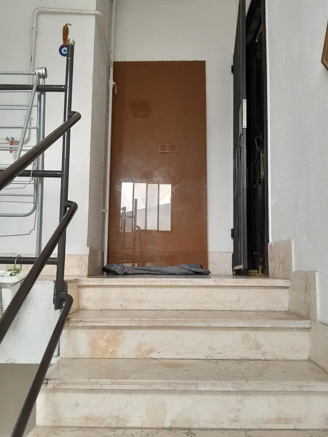 شیشه نهار  خوری ۸ نفره .دودی .۸ میلی|میز و صندلی غذاخوری|رشت, گلسار|دیوار