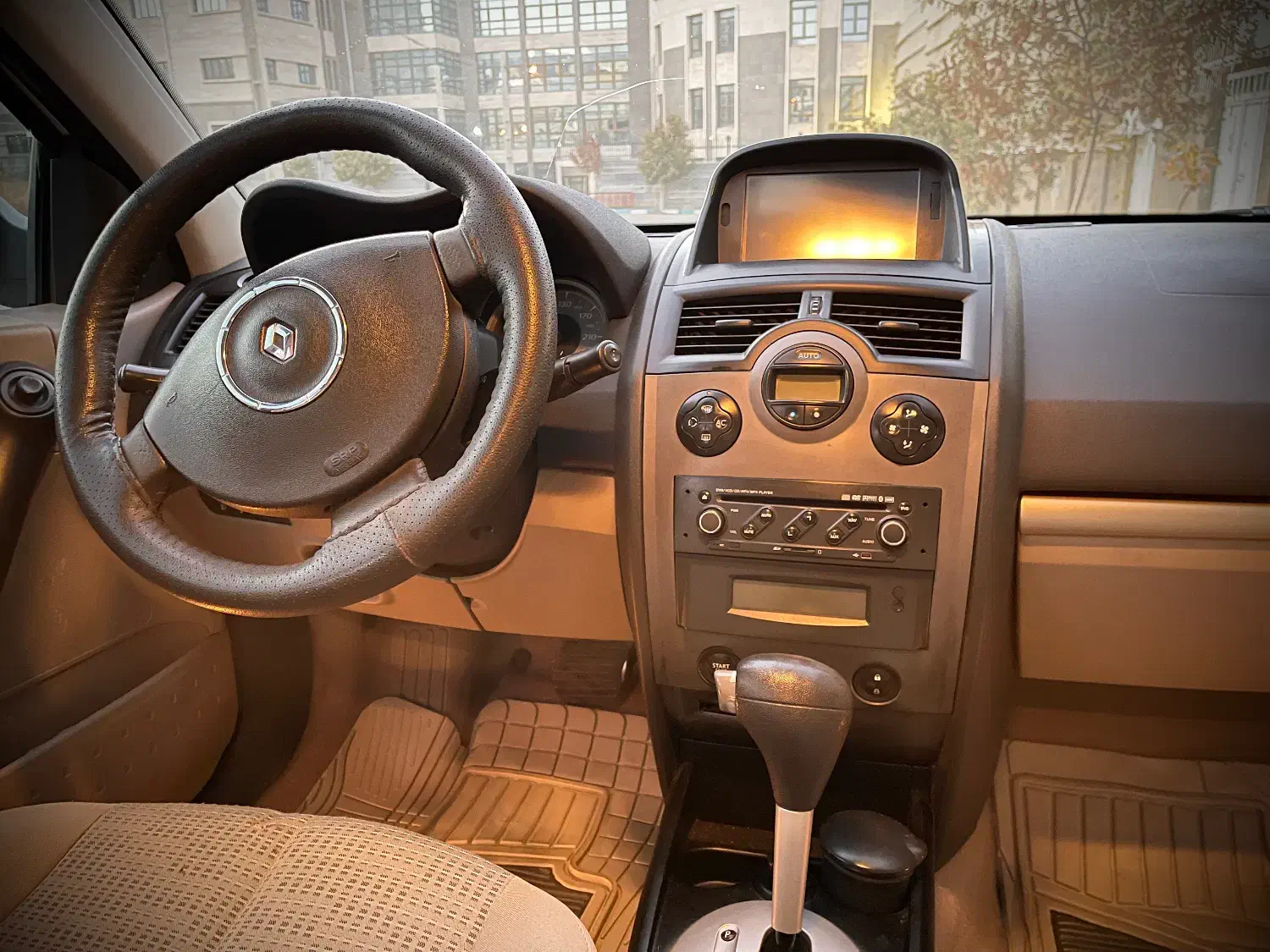 مگان۲۰۰۰ اتومات مدل ۱۳۹۰کم کارکرد|خودرو سواری و وانت|کرج, فاز ۳ مهرشهر|دیوار