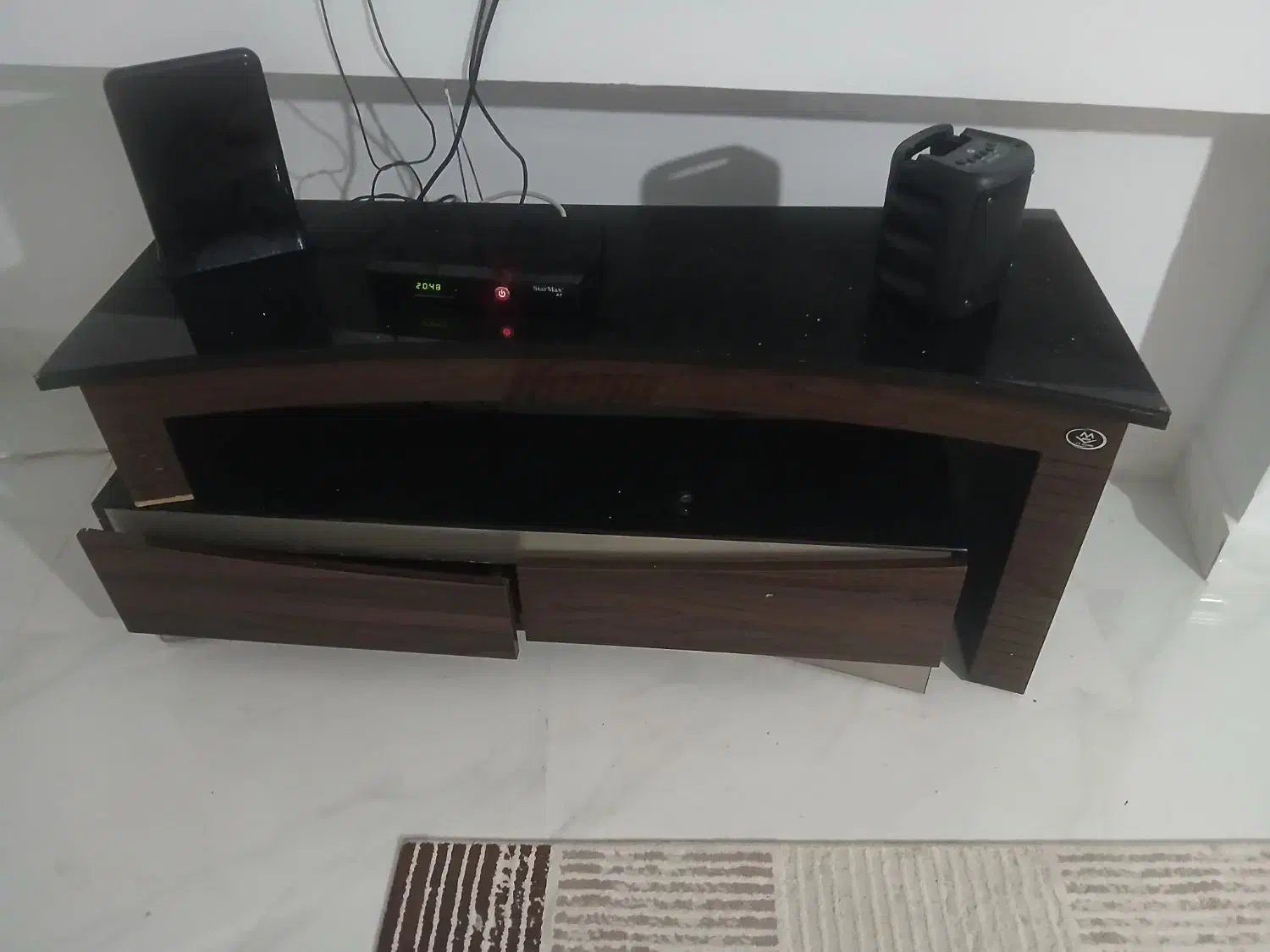 بعلت جابجایی|میز تلویزیون|رشت, چله خانه|دیوار