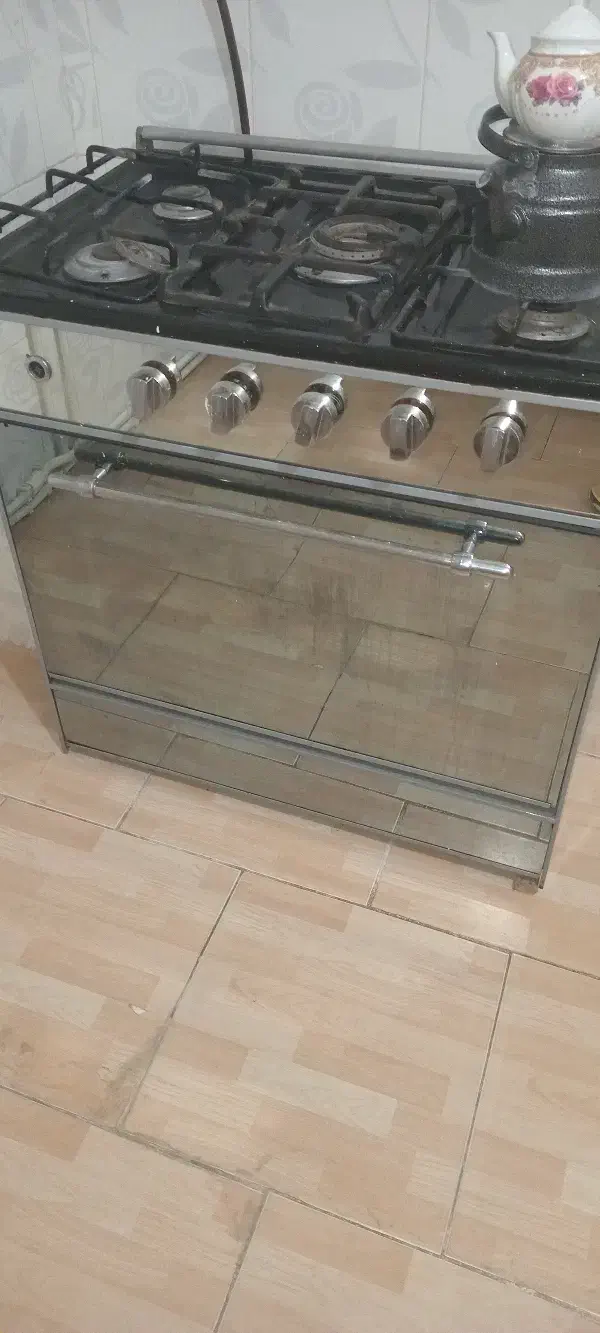 یک اوجاغ گاز ۵شعله و دو عدد فرش یکی|اجاق گاز و لوازم برقی پختوپز|سهند, |دیوار