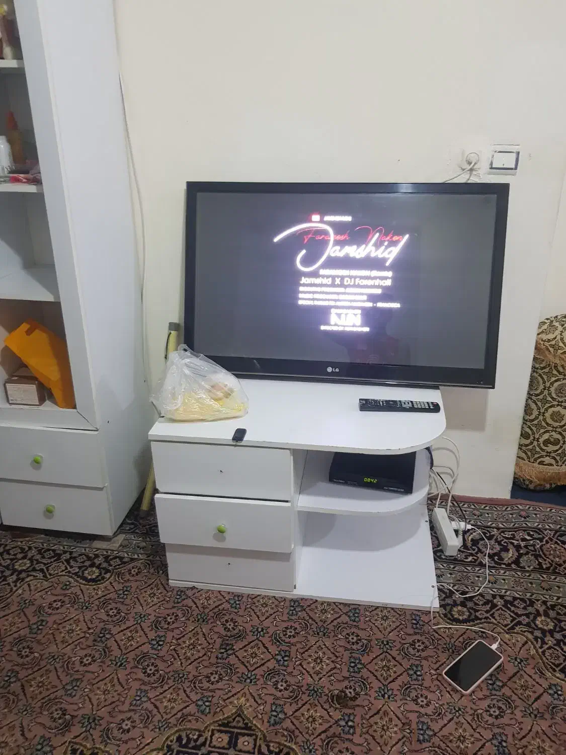 تخت نوزاد و کمد|تخت و صندلی بچه|کرمانشاه, |دیوار