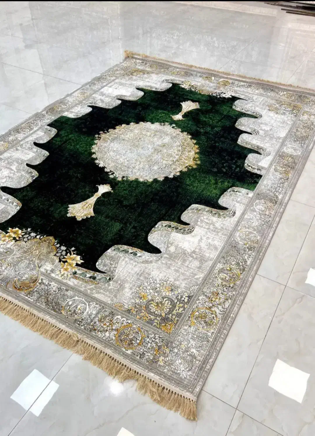 فرش  ابریشم ۱۲۰۰ شانه|فرش|شیراز, ریشمک|دیوار