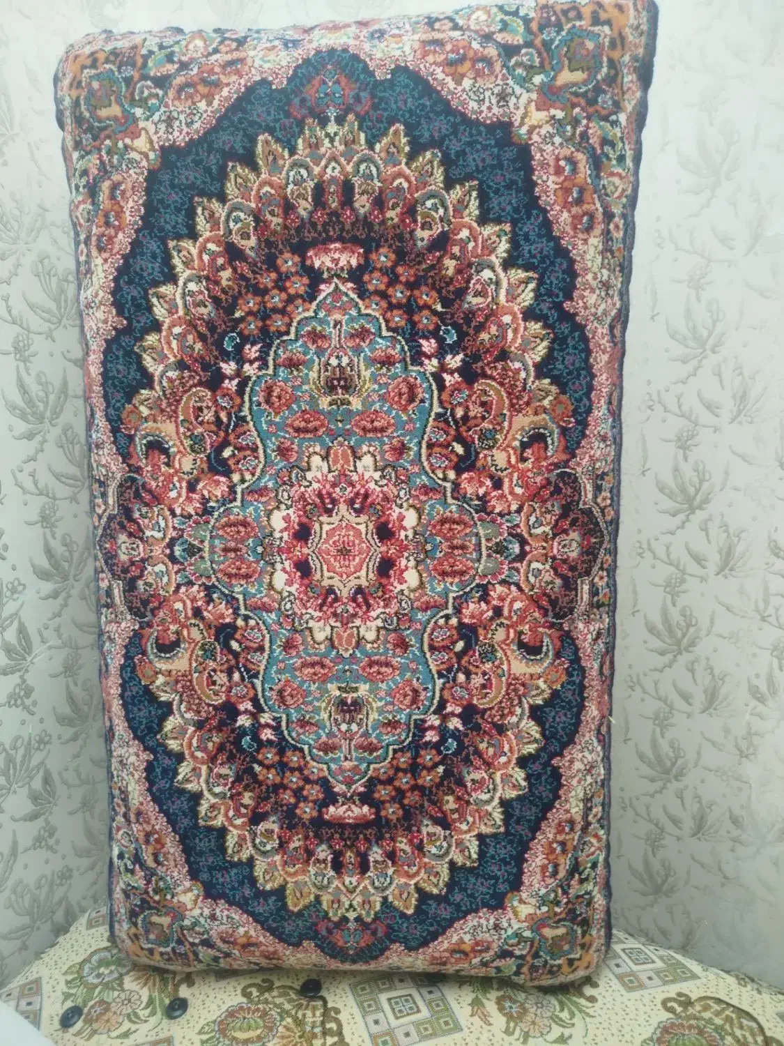 8عدد پشتی سالم رویه قالیچه پنبه اصل|پشتی|سنندج, |دیوار