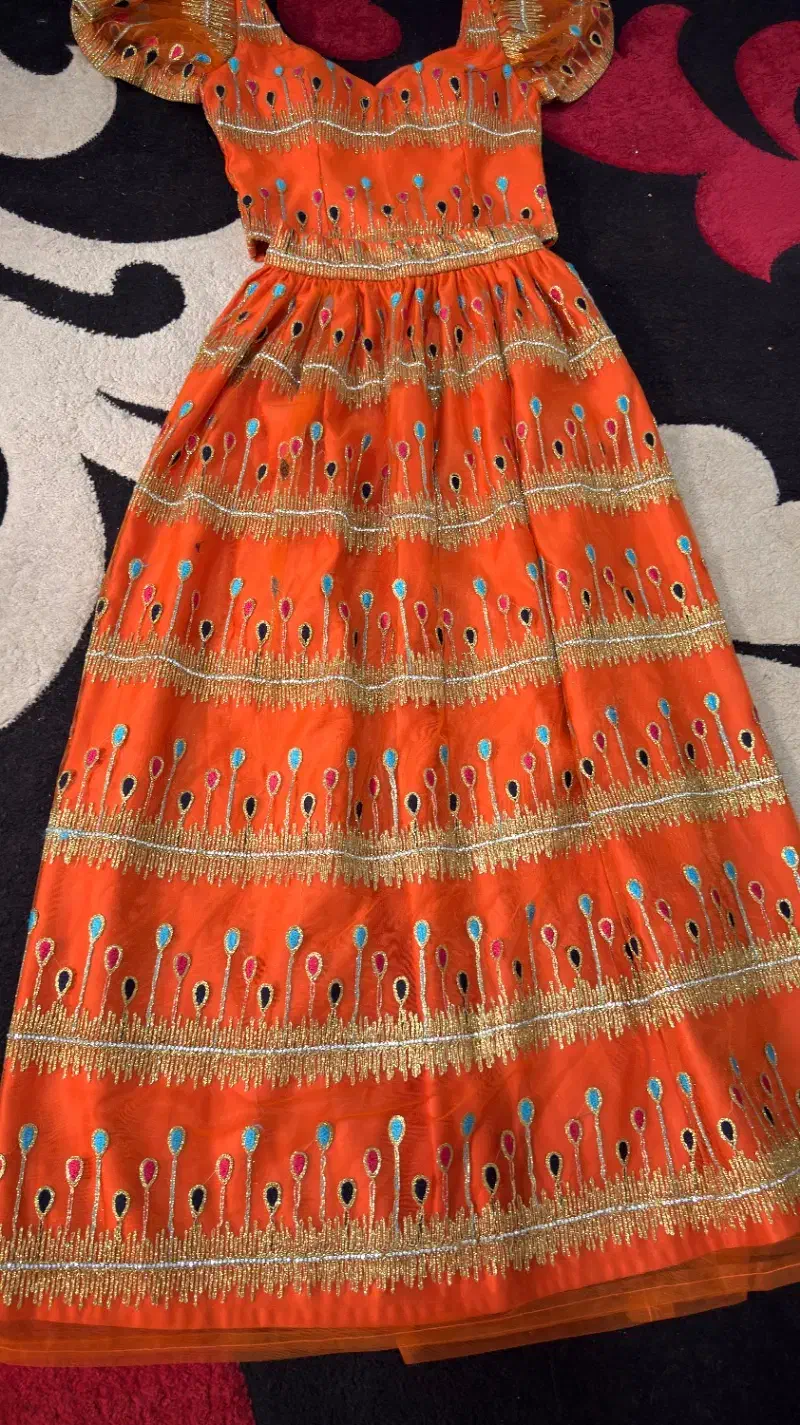 لباس مجلسی|لباس|قشم, |دیوار