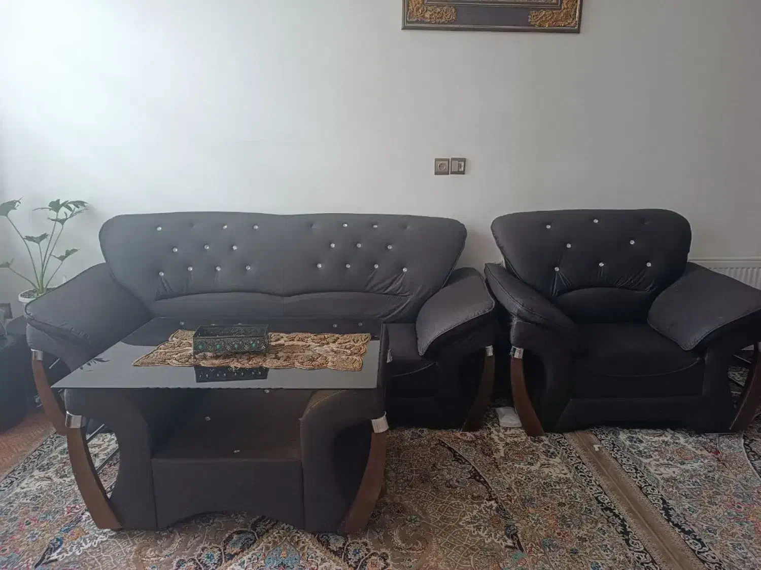مبل چرم ۷ نفره + ۲ میزبان|مبلمان خانگی و میز عسلی|میبد, |دیوار