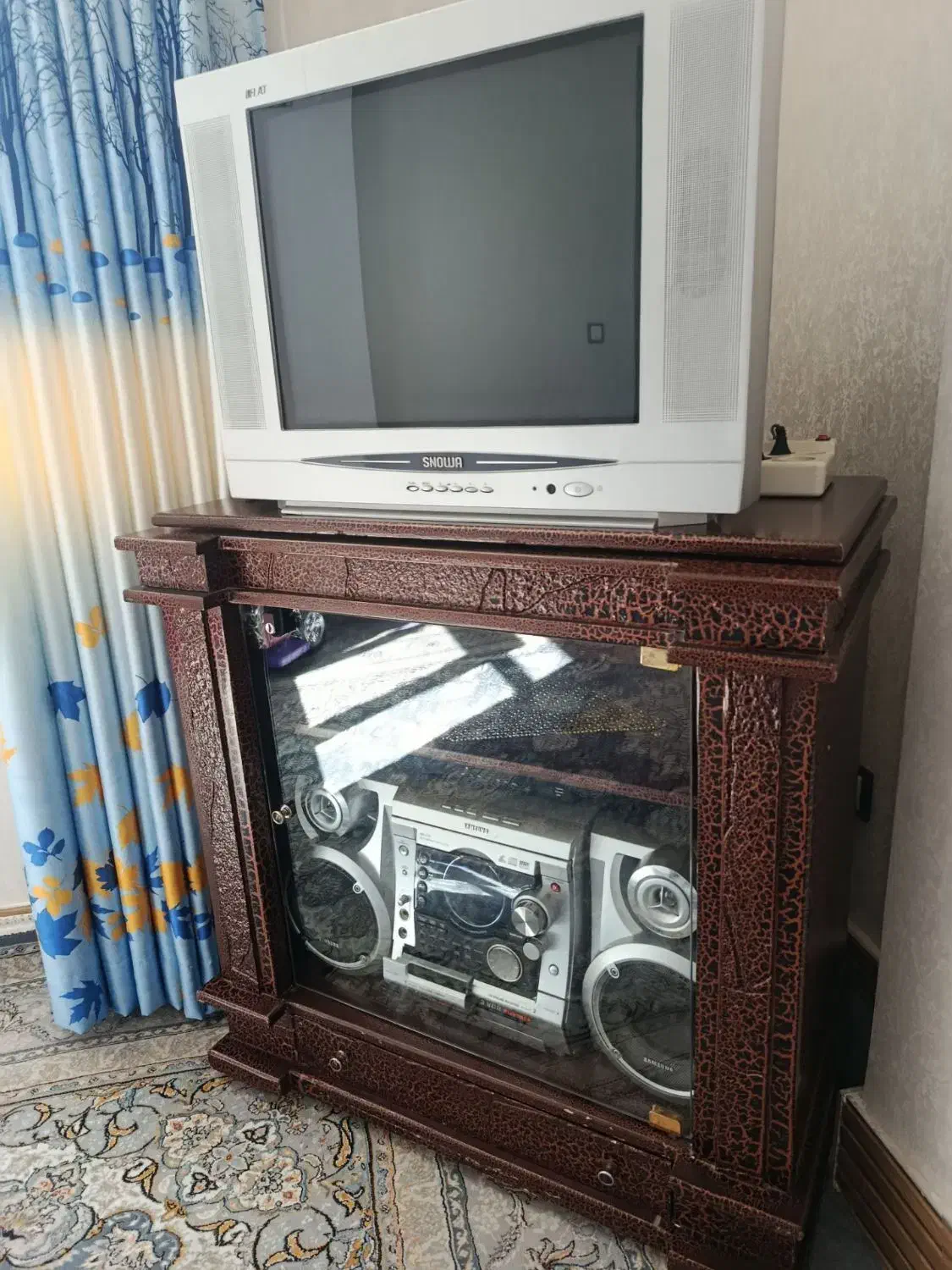 تلویزیون|تلویزیون و پروژکتور|قیدار, |دیوار