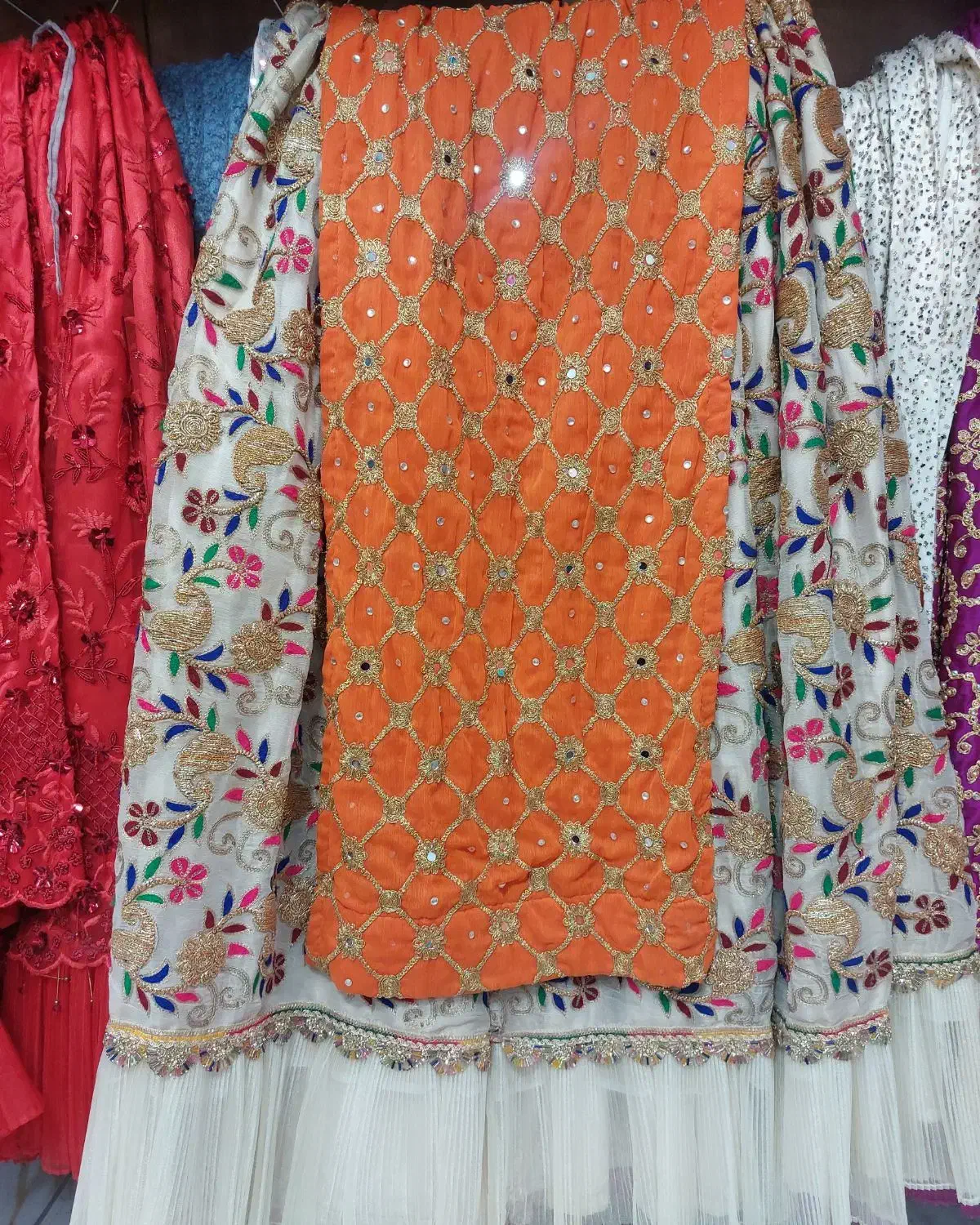 تعدادی لباس محلی در حد نو|لباس|نورآباد ممسنی, |دیوار