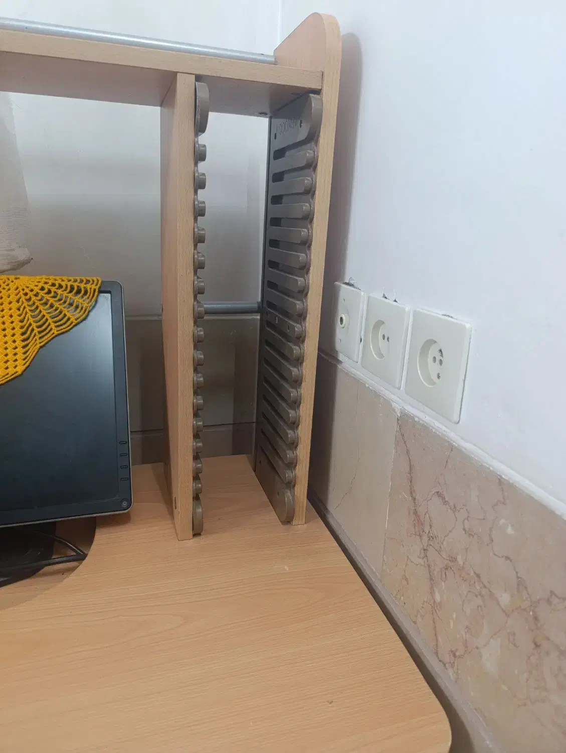 میز کامپیوتر کاملا سالم|میز تحریر و کامپیوتر|اردکان, |دیوار