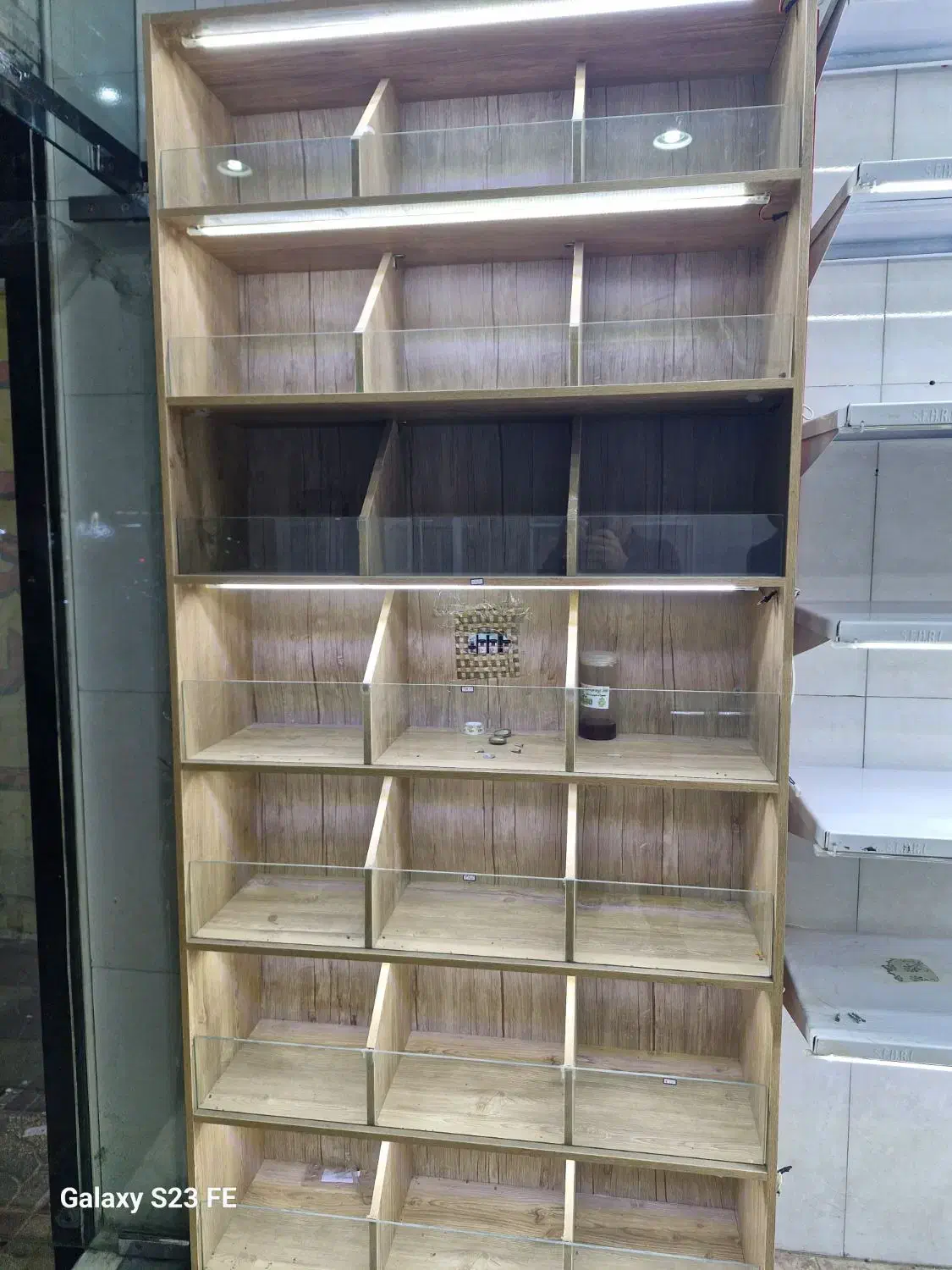 فروش ویترین پیشخوان مغازه شیشه ای و قفسه چوبی|فروشگاه و مغازه|تهران, مدائن|دیوار