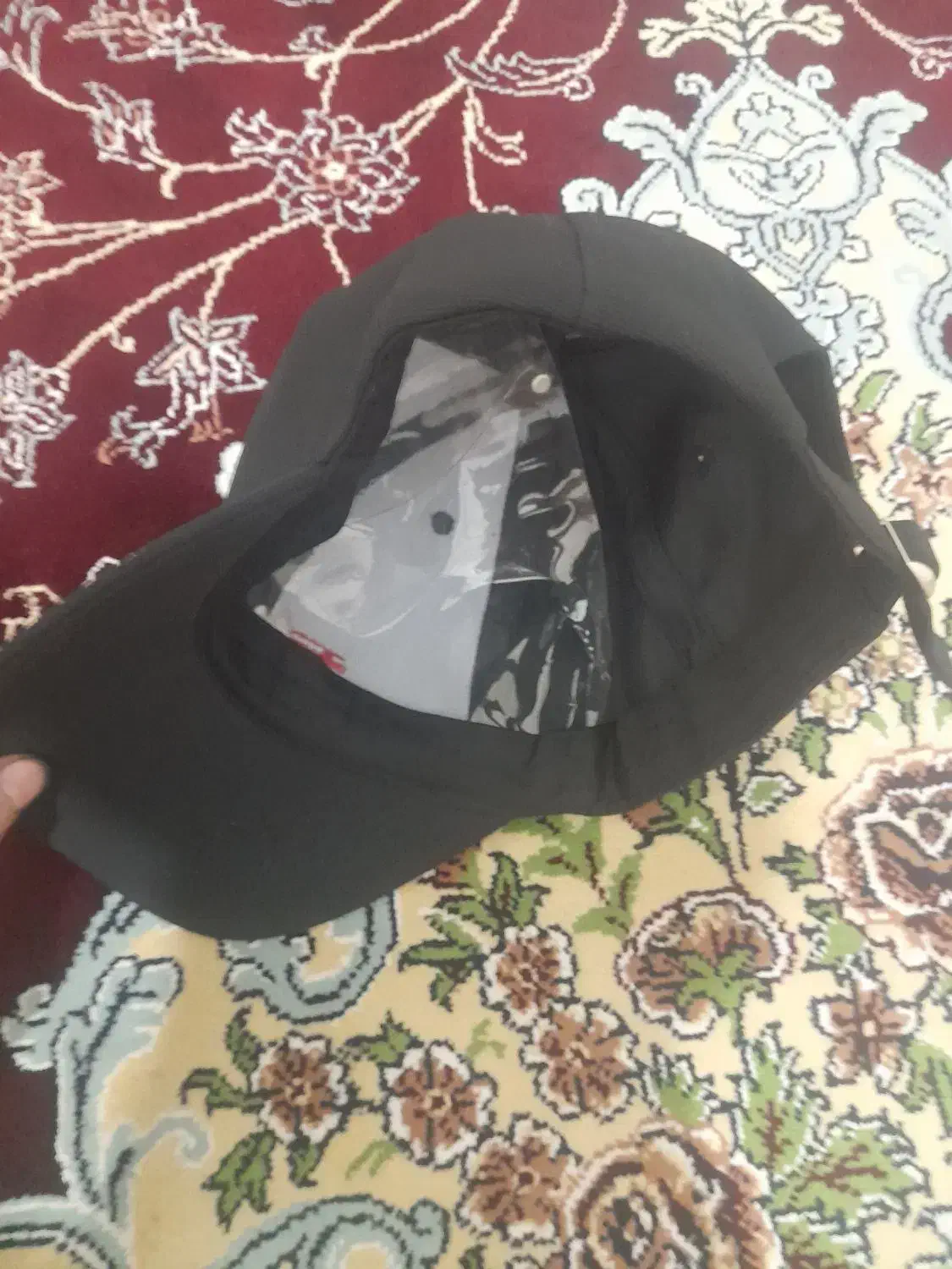 کلاه افتابی|لباس|کرج, ساسانی (قلمستان)|دیوار