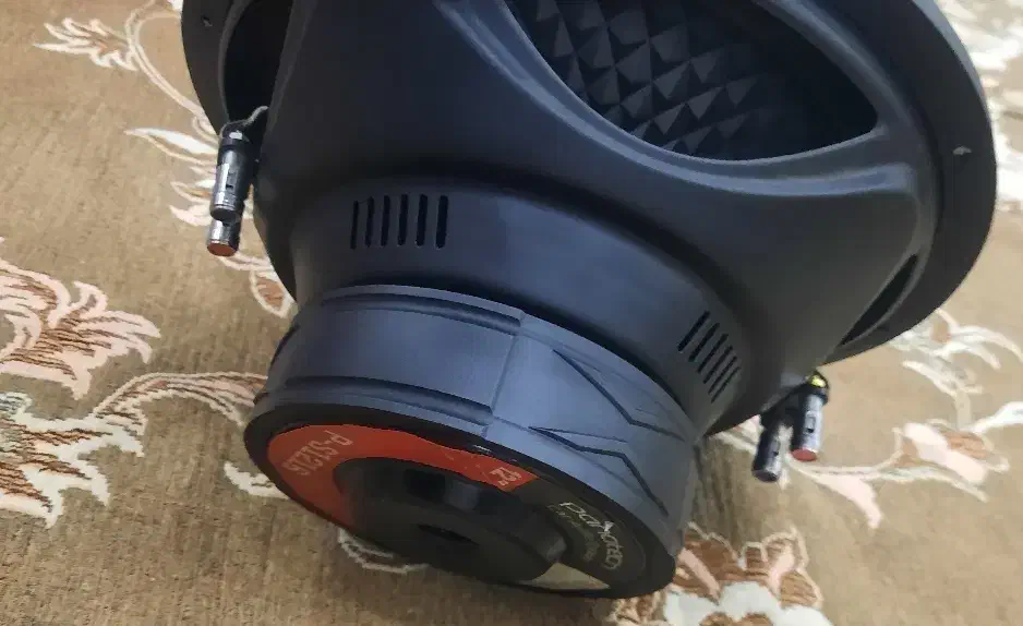 آمپیلی و ساب|صوتی و تصویری|رباط‌کریم, رباط‌کریم|دیوار