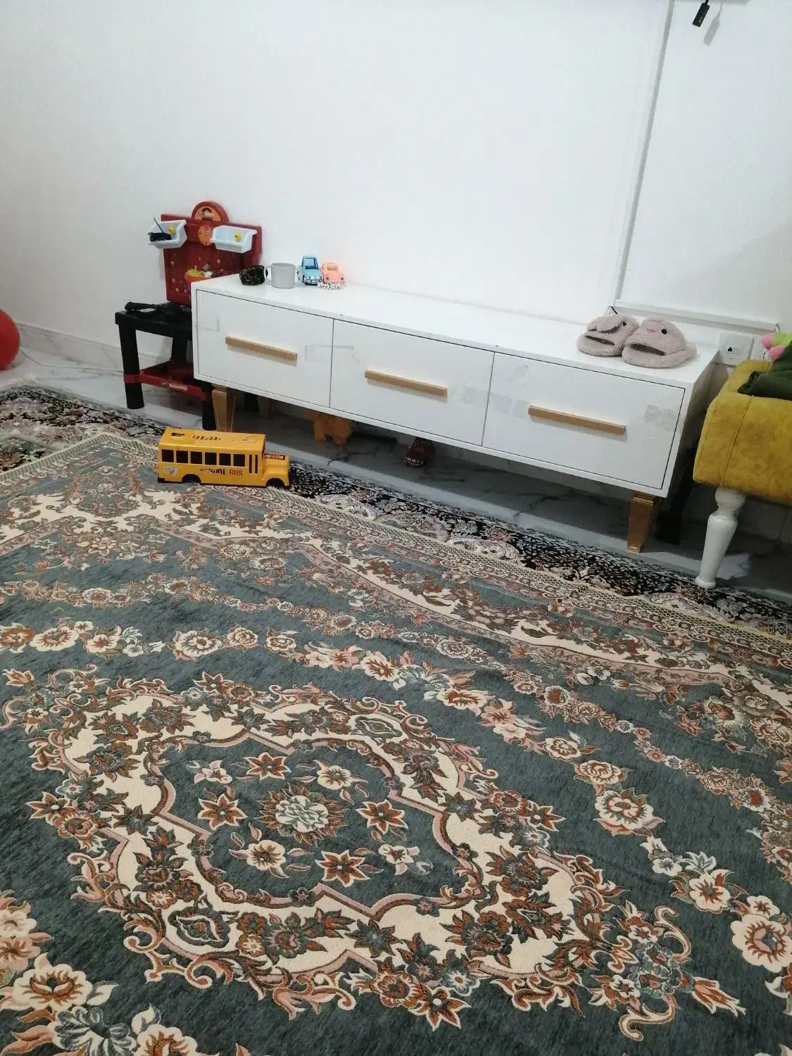 میز tv. میز وسط. یک عدد عسلی تمیز|مبلمان خانگی و میز عسلی|سبزوار, علمدار|دیوار