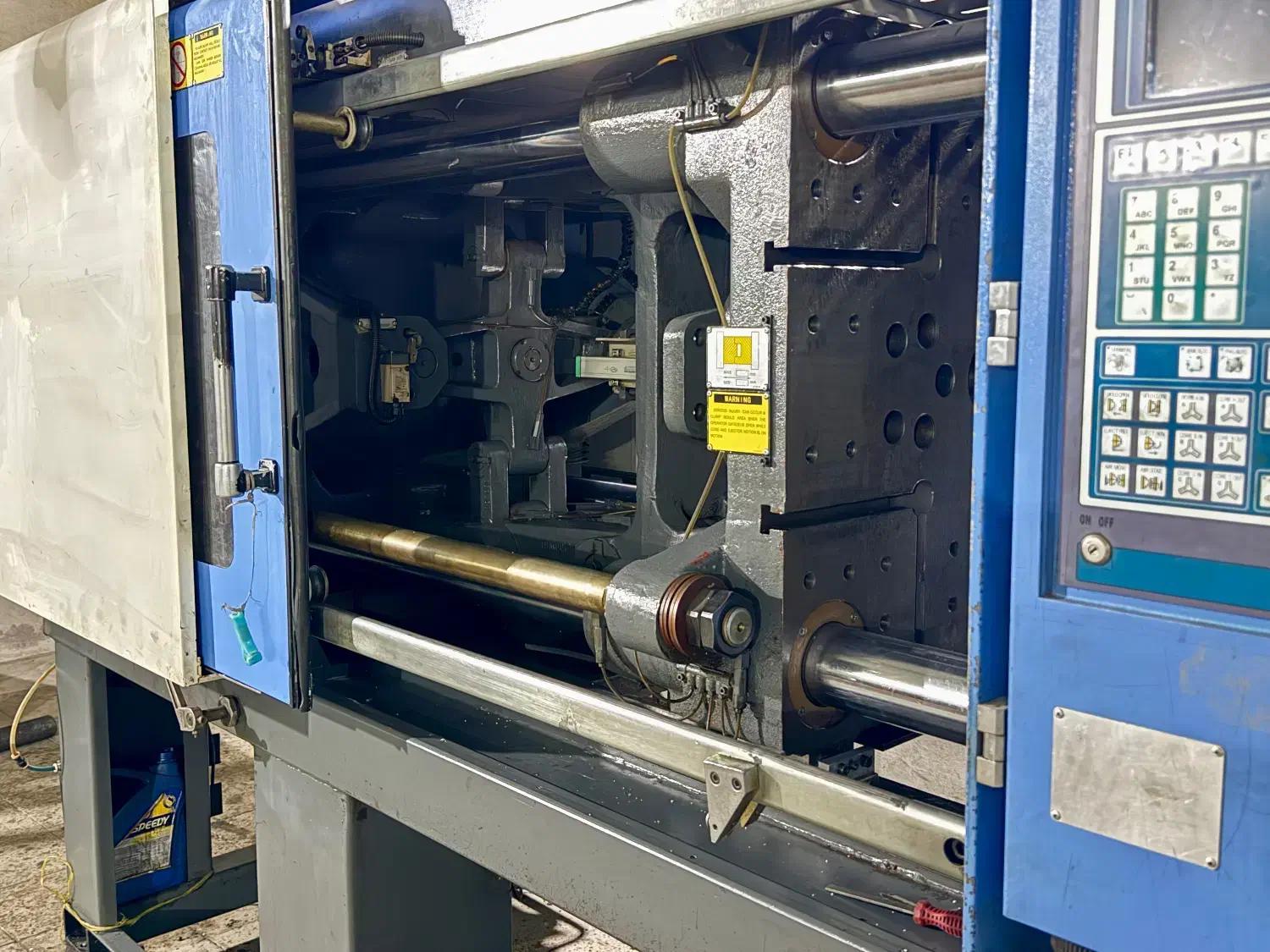 دستگاه تزریق پلاستیک ۲۰۰ تن هایتیین شرکتی|ماشین‌آلات صنعتی|تهران, اتحاد|دیوار