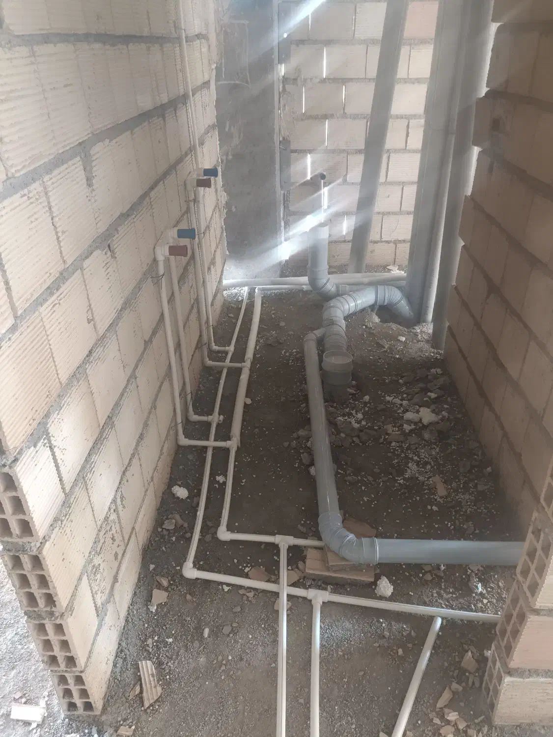 لوله کشی و تعمیر تاسیسات|خدمات پیشه و مهارت|آبیک, |دیوار