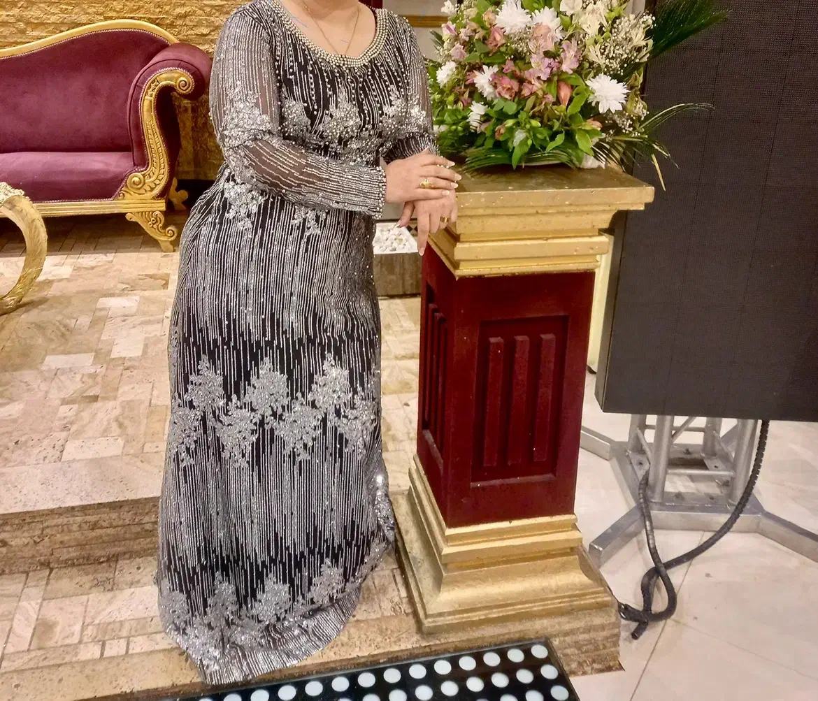 لباس مجلسی در حد نو|لباس|ری, علایین|دیوار